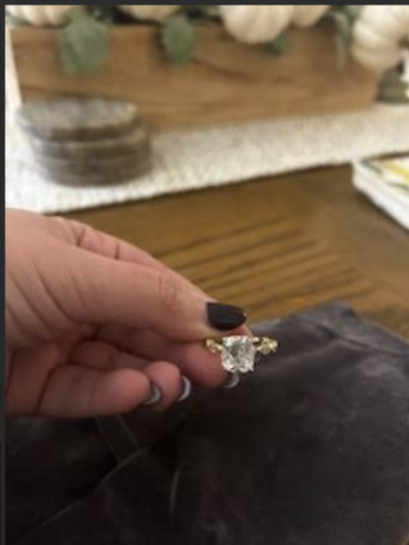 IGI Certified 3.9 CT G VVS2 Lab Grown Cushion Cut Diamond Ring - Image 2
